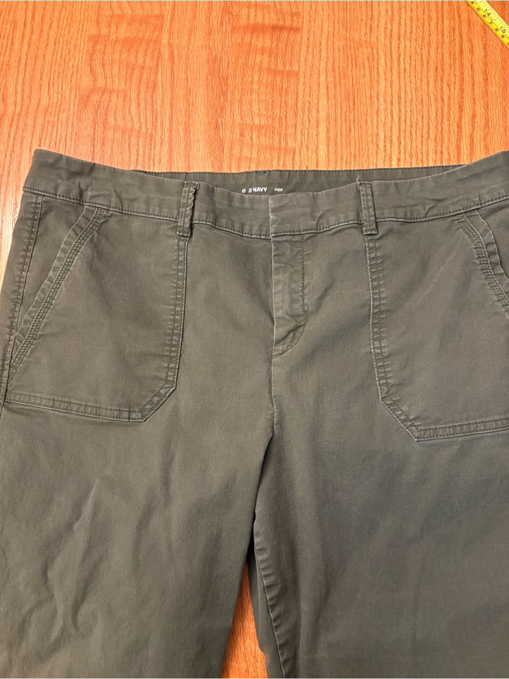 Old Navy Olive Green Pixie Pants - Picture 3 of 11